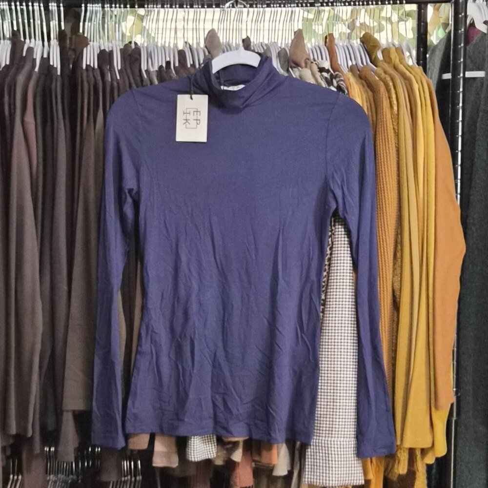 NWT Epik Daisy Turtleneck Long Sleeve Top